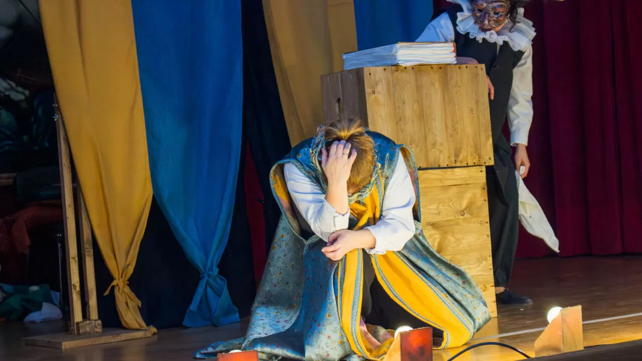 Due attrici in costume antico